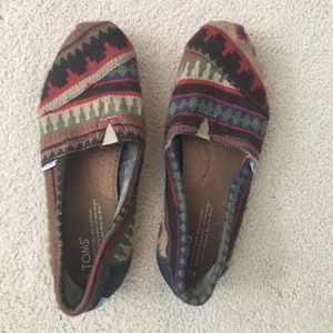 Tribal printed toms- 7.5 size