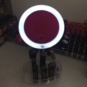 LED MAGNIFIED MIRROR