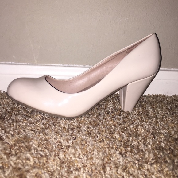 Heels - Picture 2 of 3