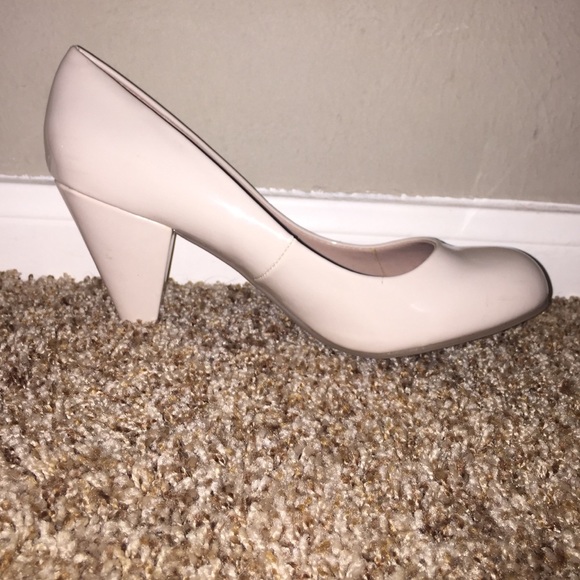 Heels - Picture 3 of 3