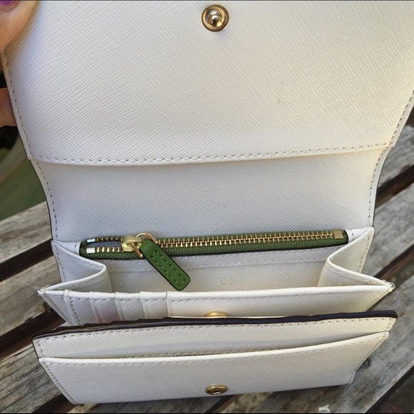 Tory Burch Robinson Medium Flap Wallet - Picture 3 of 3