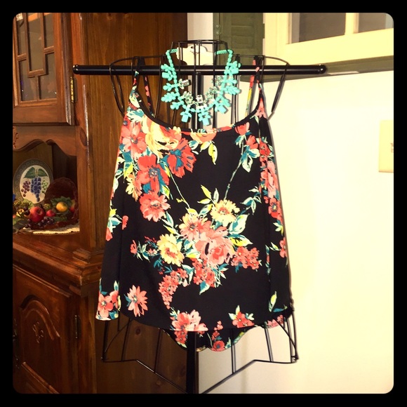 🌺Chic hi low tank🌺 - Picture 1 of 2