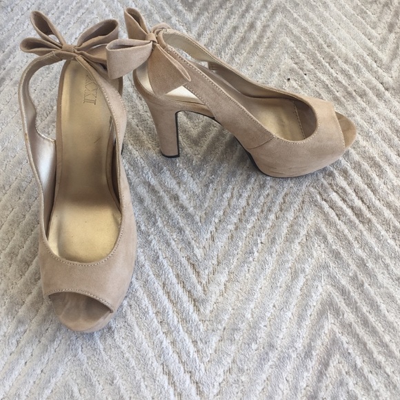 Heels - Picture 2 of 3