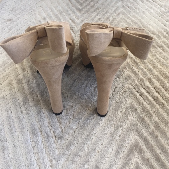 Heels - Picture 3 of 3