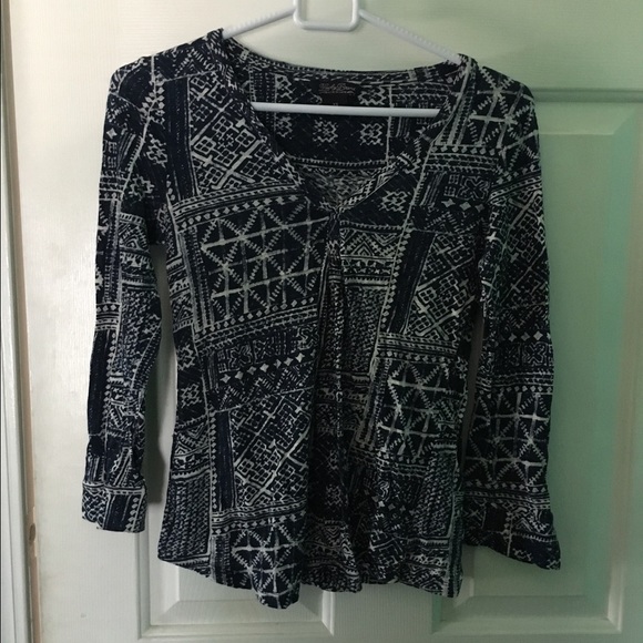 Lucky Brand V-Neck 3 quarter tee