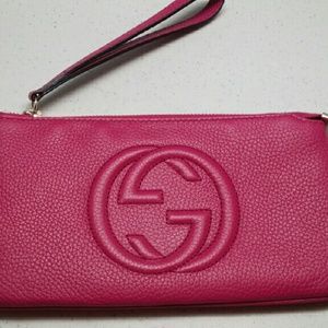 SOLD OUT Gucci wallet wristlet