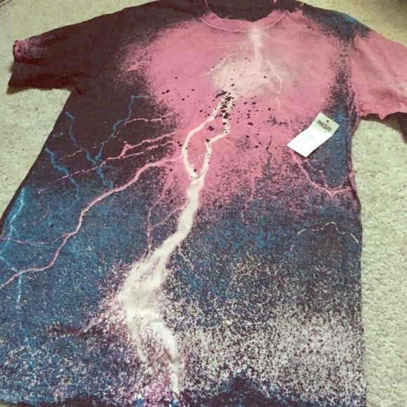 Lightening tshirt