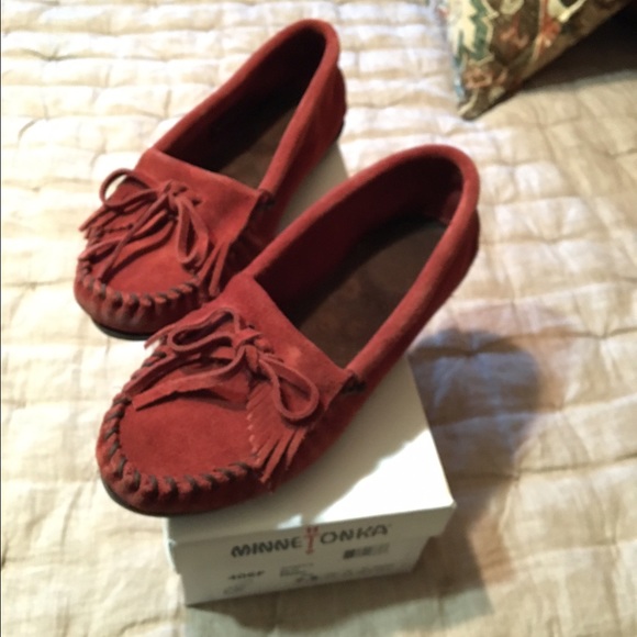 Minnetonka moccasins size 7.5