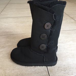 Black Bailey Button Triplet Ugg