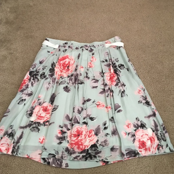 🚨FINAL PRICE🚨Floral Downeast Basics Skirt