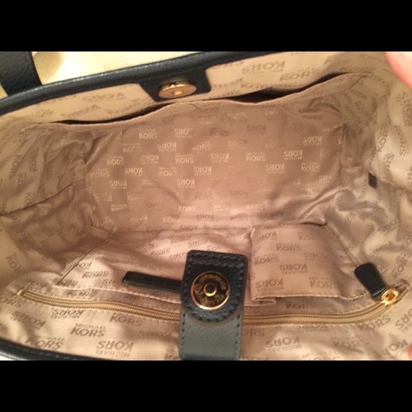 ‼️SOLD ‼️ Michael Kors Leather Travel Tote - Picture 4 of 4