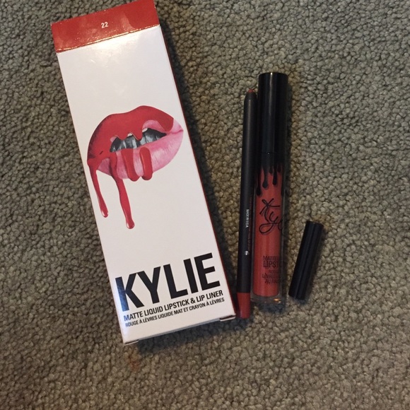 Kylie LipKit 22