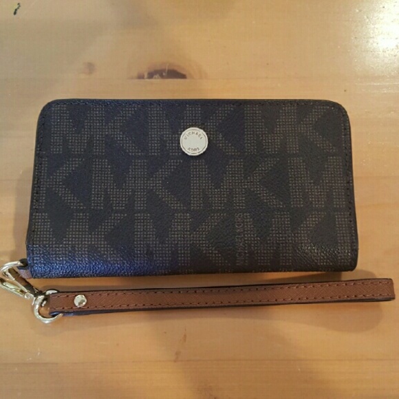 Michael Kors Wristlet