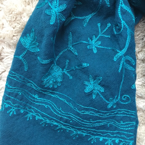 Wool scarf - Picture 2 of 3