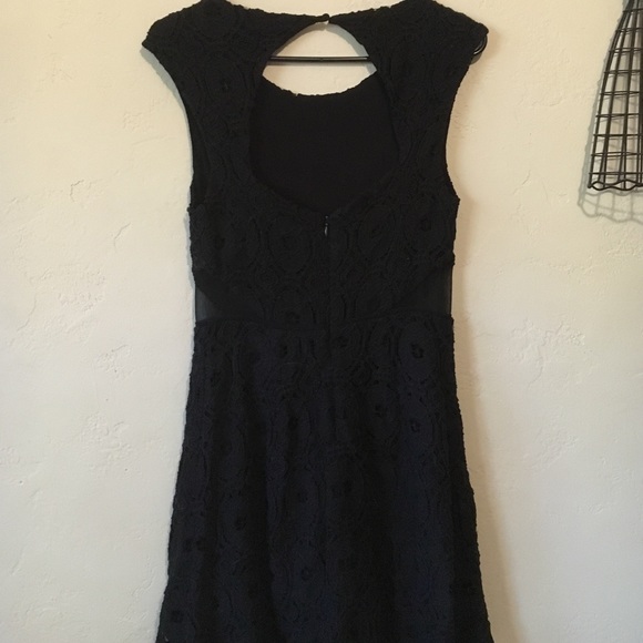 Black lace dress. Mini. Urban Outfitters - Picture 4 of 4