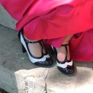 Madeline black/white heal size 8 1/2