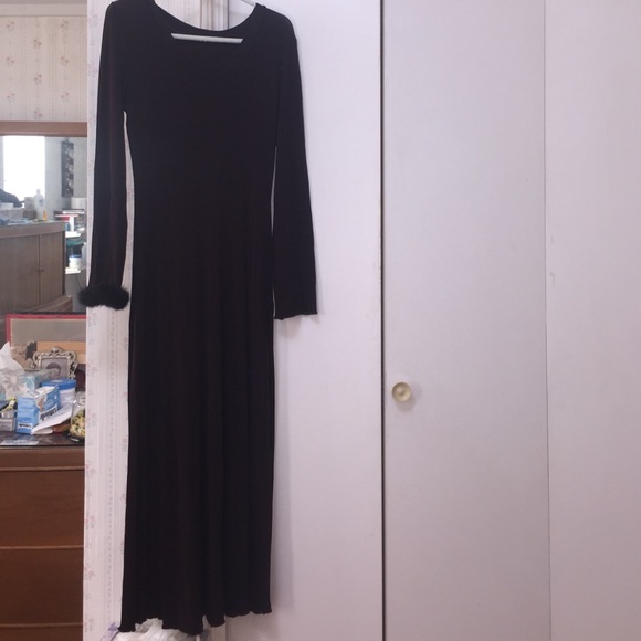 Brown maxi- dress- used.- put mink on 1 sleeve🌹