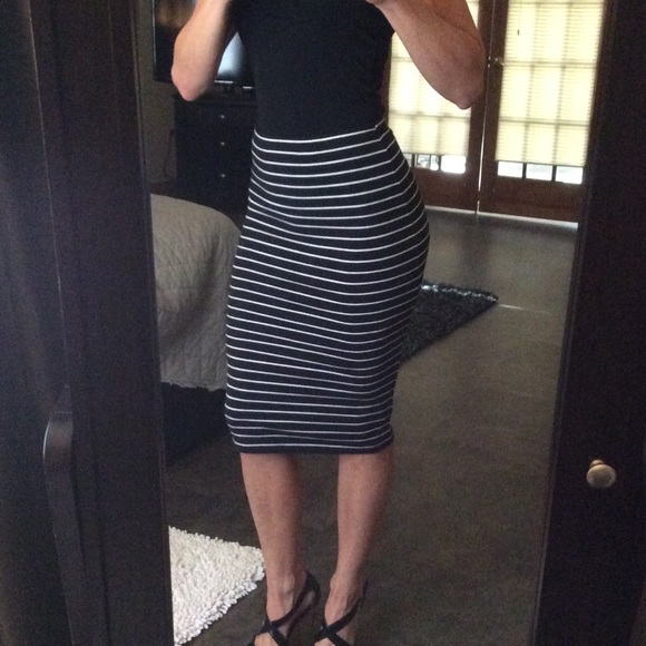 SOLD Decree black and white pencil skirt - Picture 3 of 4