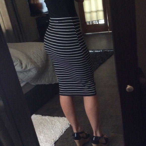 SOLD Decree black and white pencil skirt - Picture 4 of 4