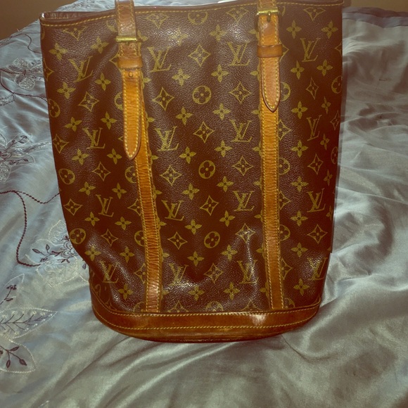 Louis Vuitton purse it's in fair condition
