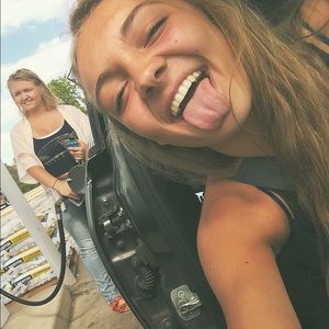 Meet your Posher, Mia