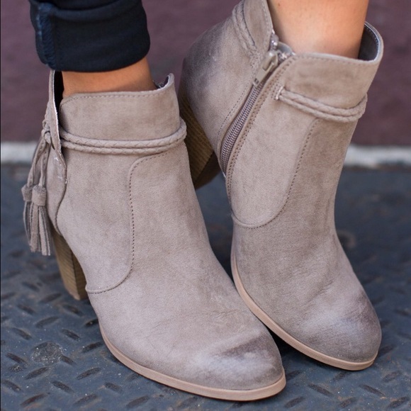 Taupe fringe suede ankle boots bootie - Picture 2 of 4
