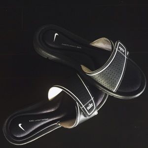 NIKE Black Comfort Sandals (Cushioned)
