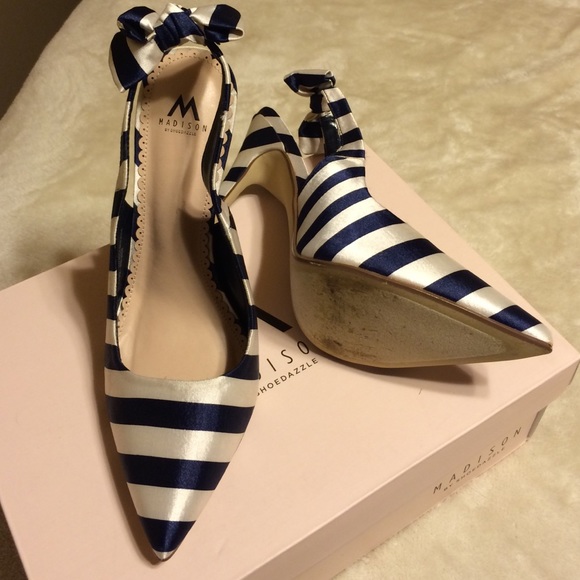 Cute Shoes! Navy Blue & White Pumps