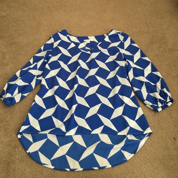 🚨24 HOUR SALE🚨Semi-sheer Blue Patterned Top