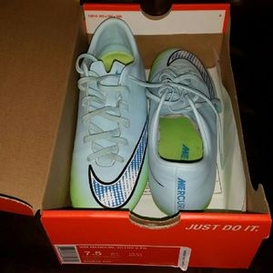 Nike women's soccer cleats