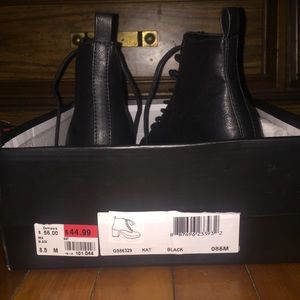 8.5 pair of boots never worn!!