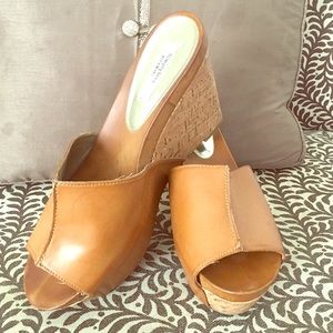 SALE‼️Vera Wang platform