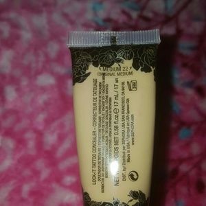 Kat von D concealer 22 Medium - full wasn't my col