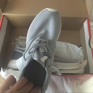 Nike roshe light grey