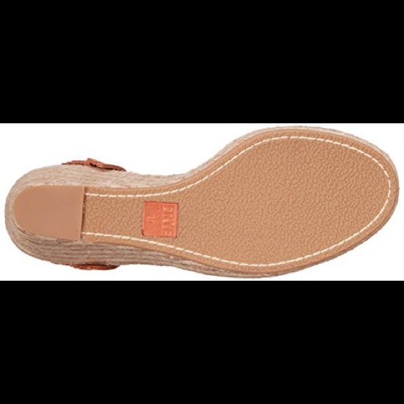 frye amado wedge