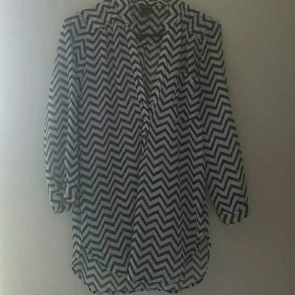 Beautiful shear chiffon 3/4 sleeve top
