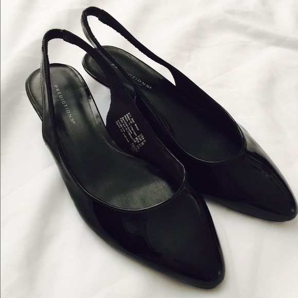 Shiny Black Pointed Kitten Heels