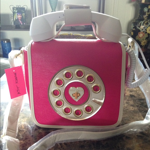 Betsey Johnson Phone Crossbody 😍😍