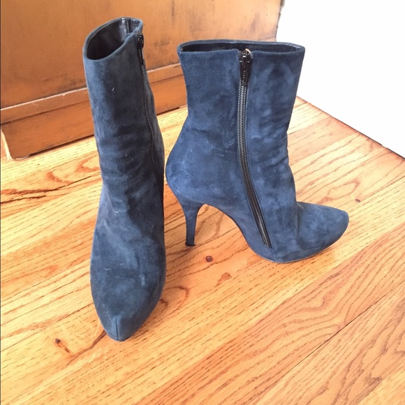 Shoebox stiletto boots