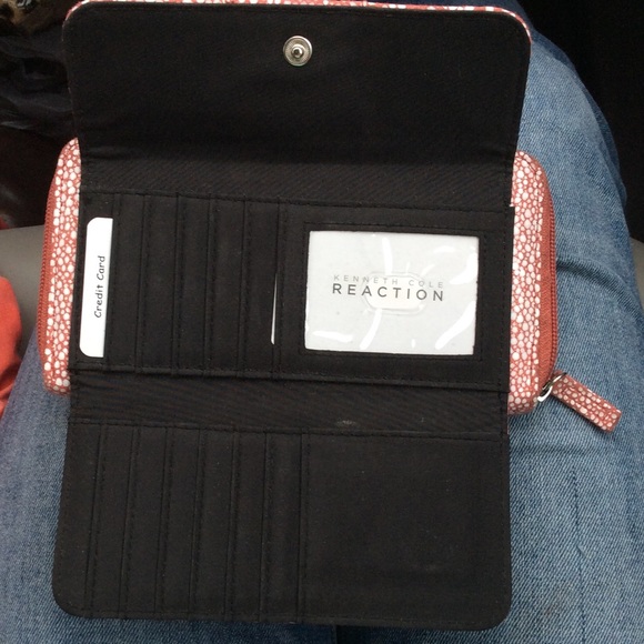 Kenneth Cole Wallet - Picture 2 of 4