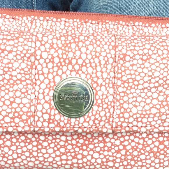 Kenneth Cole Wallet - Picture 3 of 4