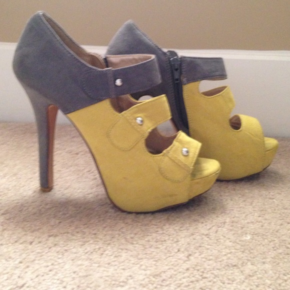 Shoes - Picture 2 of 3