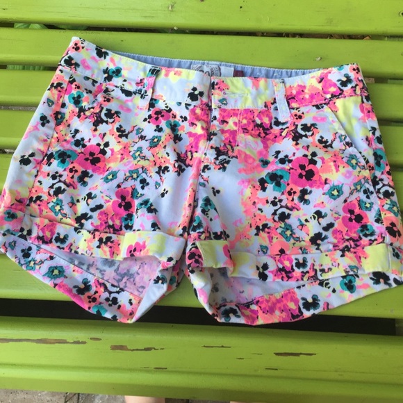 So floral print shorts