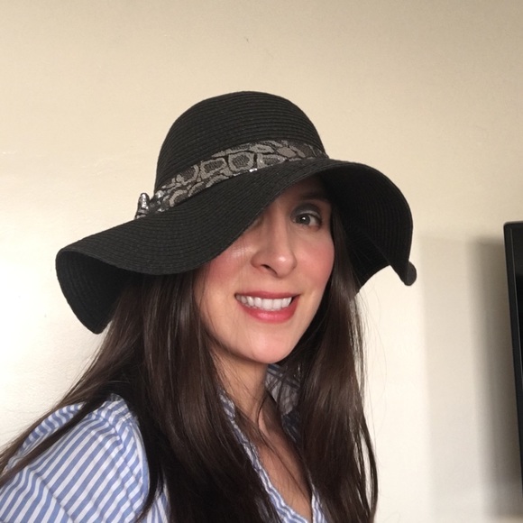 Bebe hat - Picture 2 of 2