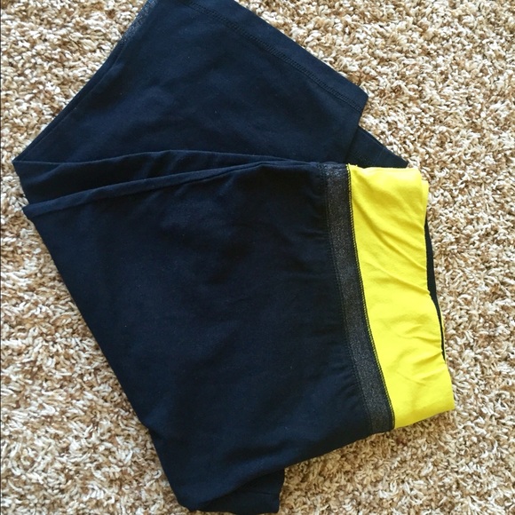 WORKOUT SHORTS - Picture 2 of 2