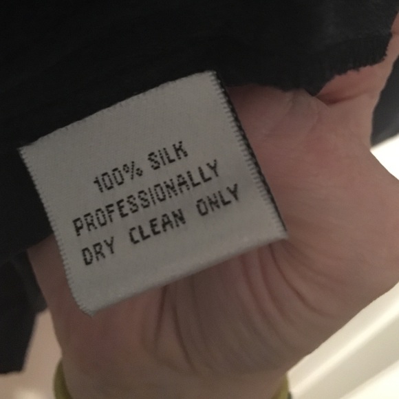 💯% silk navy Chaus Woman blouse - Picture 3 of 3