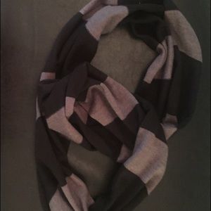 Black and gray heavy scarf