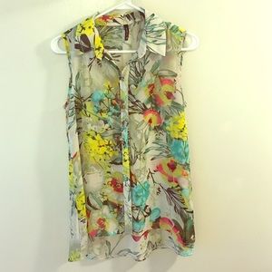 Sleeveless blouse