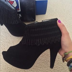 unique and elegant heels, barely worn!!