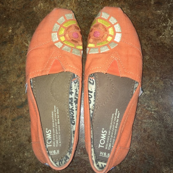 Orange customized toms